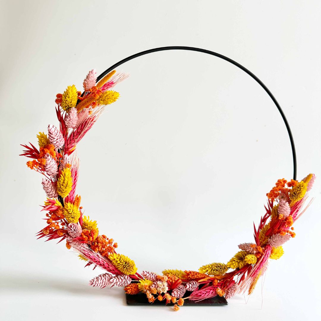Handmade – Staande ring met droogbloemen roze/geel/oranje