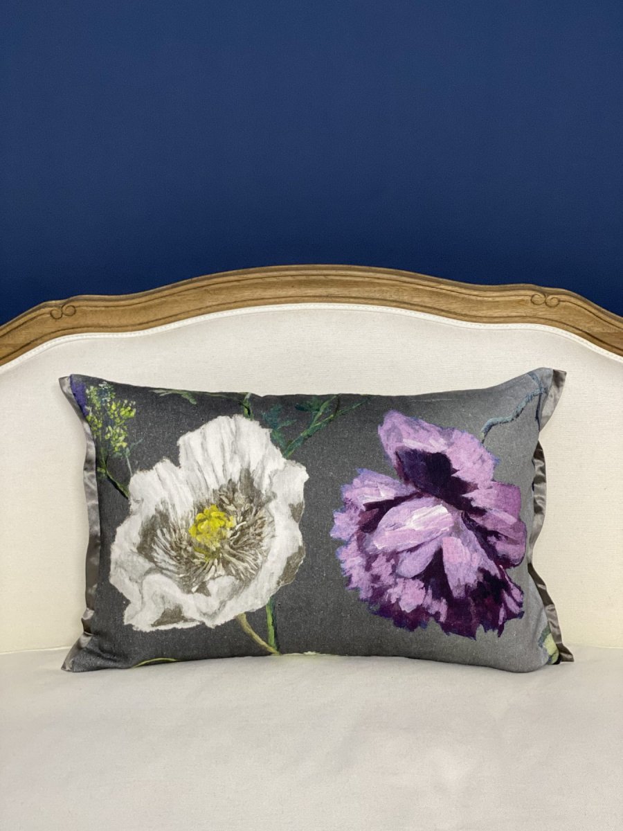 DESIGNERS GUILD Kussen Grey Flower 10 - Afbeelding 2